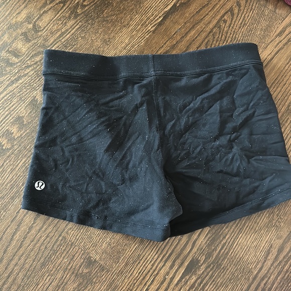 LULULEMON SHORTS - Picture 2 of 2